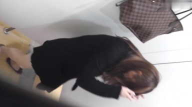 国内牛人潜入上海太平洋百货女厕偷拍美女嘘嘘貌