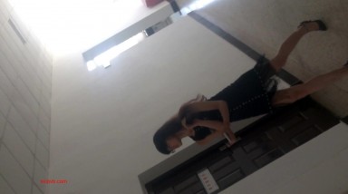 大学女厕偷拍 高跟大长腿美女老师的小嫩鲍