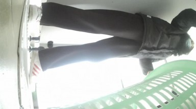 大学女厕全景极品后拍系列 隔间还有同道中人也在偷拍3个妹子尿尿