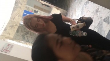 大神潜入办公楼女厕近距离偷窥链子鞋美女的小嫩鲍