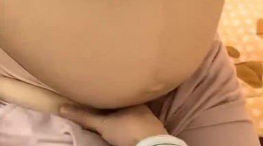 小哥也不知道在哪約到的極品孕婦,看來懷孕了也需要性生活啊,老公不敢艹,我來艹