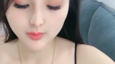 極品大奶少婦,奶子圓潤,壹只手抓不完,鮑魚肥美,兩片肉唇十分厚實,流不少白漿