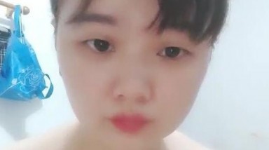 打工夫妻出租屋激情啪啪.豐滿小媳婦坐在上面慢慢運動,主動掰茓,裏面肉芽探出來