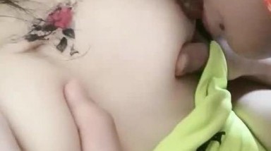 熟女控福利,蝴蝶老B幹媽又和兒子搞起來,戴個黑框眼鏡還挺有班主任那味