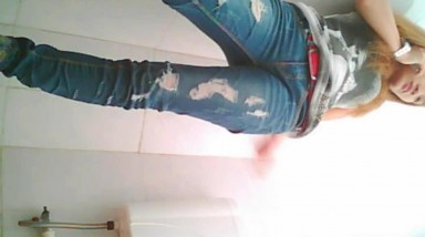 农村厕拍 抽烟的霸气村妞