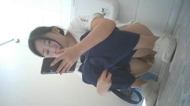 科技楼厕拍女厕蹲守 百里挑一极品粉嫩无毛白虎馒头逼