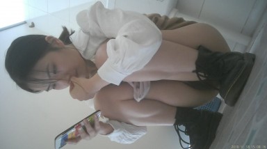 科技楼厕拍女厕蹲守 长裙女神没想到是大黑鲍 有点失望了