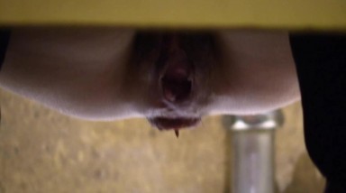 女厕偷拍目测此女至少顺产两个娃，这巨大的洞口