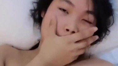 操小女友 还挺害羞的婴儿肥妹子 大奶子 稀毛鲍鱼 第一次面对镜头很真实