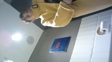 商场女厕刁钻视角偷拍 不敢坐半蹲着尿的 极品少妇 鲍鱼保养的非常好