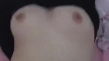 在家操大奶女友 皮肤白皙 逼毛稀疏 很害羞 抢了一次手机没到手 大奶子稀里哗啦