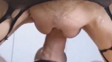 熟女妈妈的超级肥鲍鱼 把鸡鸡玩弄在逼口之下 这那受到了 最后插几下就不行了