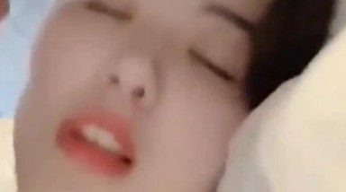 极品御姐 趴姐姐身上操姐姐 都是水 用力点姐姐喜欢 弟弟喜欢姐姐的骚逼吗 射给姐姐 太骚了 淫语不停 骚表情也到位