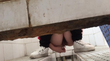 《经典 收藏神作》坑神潜入国内某技校女生旱坑特写偸拍课间休息出来方便的学生妹各种诱人极品嫩鲍鱼