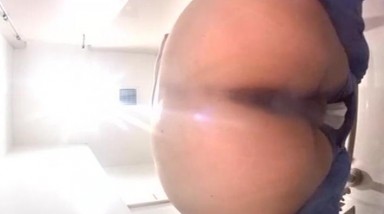 日本两个地铁站女厕超长拍摄几十位美女大大的桃子屁股看了想上去咬两口