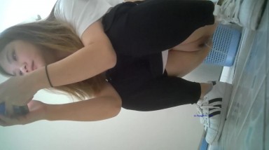 新! 工业园区女厕（偷拍）多次上镜的馒头穴妹子