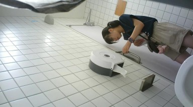 9月新奶茶店女厕全景后拍 娇滴滴嫩的出水的女学生妹子 玫瑰花一样娇嫩的两瓣阴唇惹人垂涎