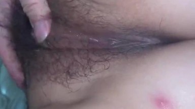 淫妻 老婆给单男足交 单男给老婆舔逼 看的我不争气的硬了 绿帽视角近距离欣赏 大肉棒插小骚逼