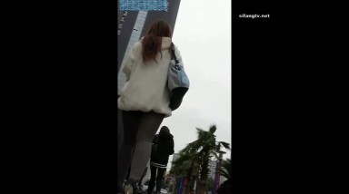 各种地方强行摸完女生翘臀或黑丝长腿就跑 各种尖叫声 有的露脸 有的抄底 肾上腺素拉满 太刺激