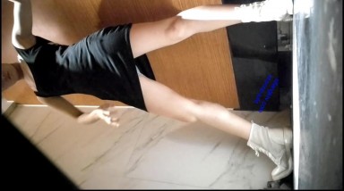 九月最新流出精品西林女厕厕拍8 作死的广西18岁美眉用镜子反射光线照嫩穴近距离高清私处