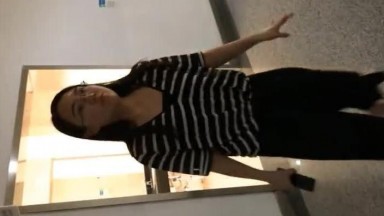 校园女厕厕拍尾随气质优雅条纹衫眼镜妹 擦穴时用力过猛把尿道口揉出来了