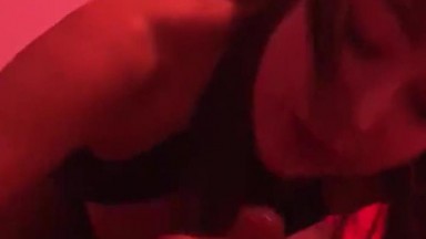 漂亮美女吃鸡 老公 想你大鸡吧了 这有多饥渴 见了鸡吧跟疯了似的狂啃 还要用逼水洗洗棒棒再吃 味道更美味