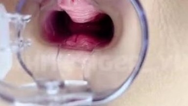 年轻时只想透批看得更清楚女人的逼，扩阴器超清晰观看女人的阴道组成！