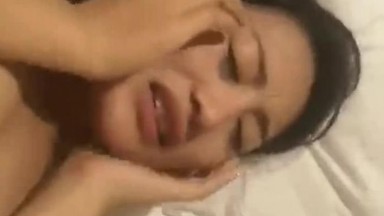 漂亮韵味少妇 把脸转过来 拍完脸不拍了 很害羞 还想躲一把拉开被子 鸡吧大 爽了都可以 笑的很开心