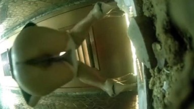 酒吧女厕拍上次摔倒白高跟长腿美妞,八字唇肉和充血菊花馋死人