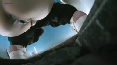 顶级厕拍全景蓝色隔板系列第七期 几个厂花人美逼