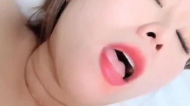 大奶骚熟女 老湿的奶子大吗 老湿今天做你一天女盆友 随便摸随便玩