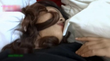 下药迷奸美艳嫂子，插了几下骚逼居然喷起水柱来，索性连肛门一起开发