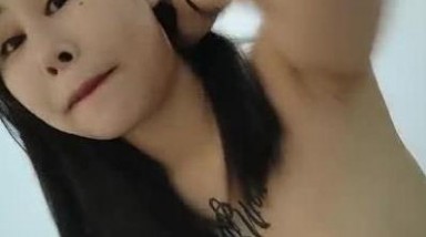 閨 蜜 發 騷 了   好 身 材 高 跟 誘 惑 ， 逼 裏 塞 著 大 黑 牛 自 慰 誘 惑 狼 友 ， 勾 搭 外 賣 小 哥 舔 雞 巴 玩 奶 子 無 套 抽 插